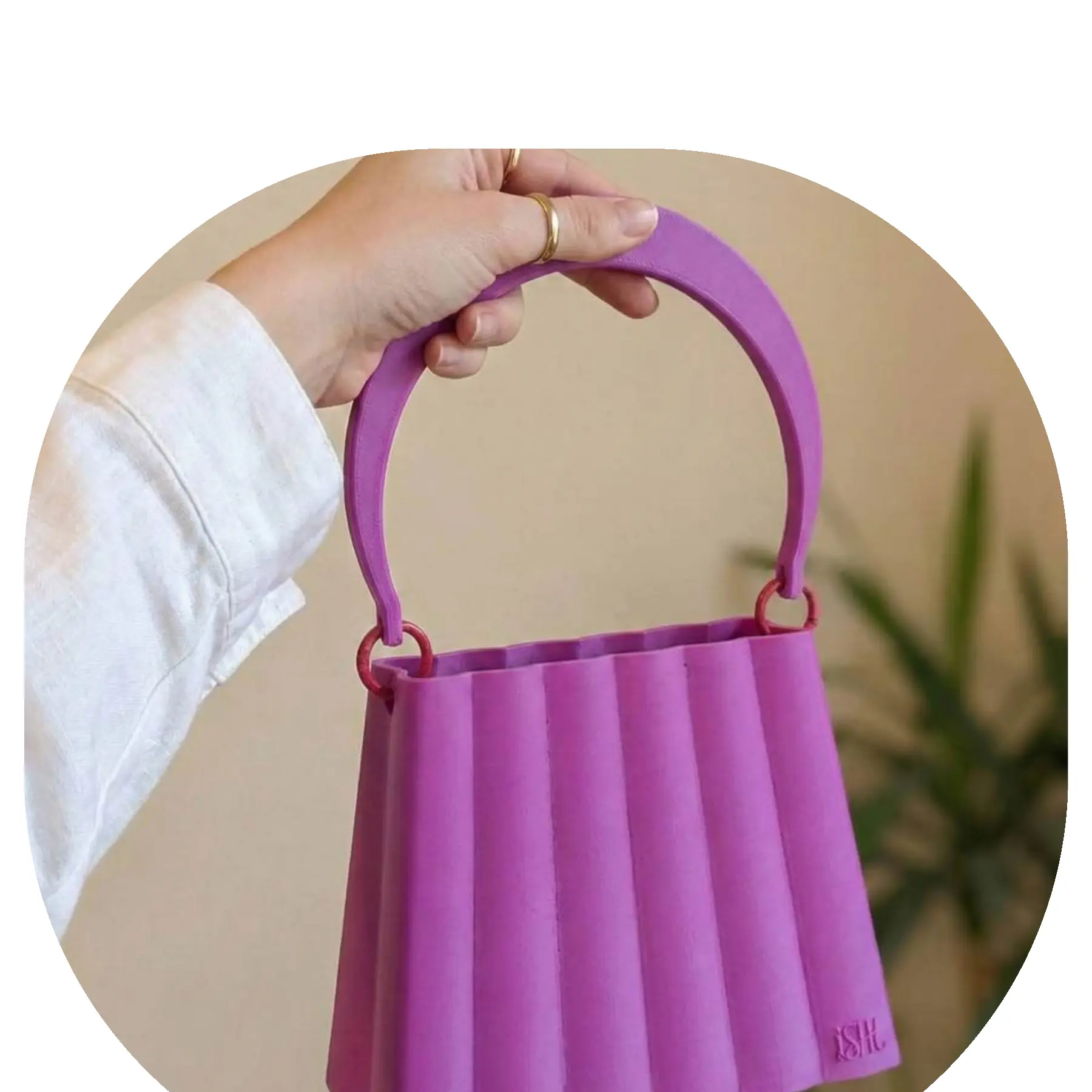 Hand holding an ISHI 3D printed bag